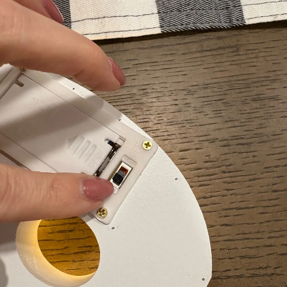 Source Unknown LED Number 16 Light - White and Yellow
